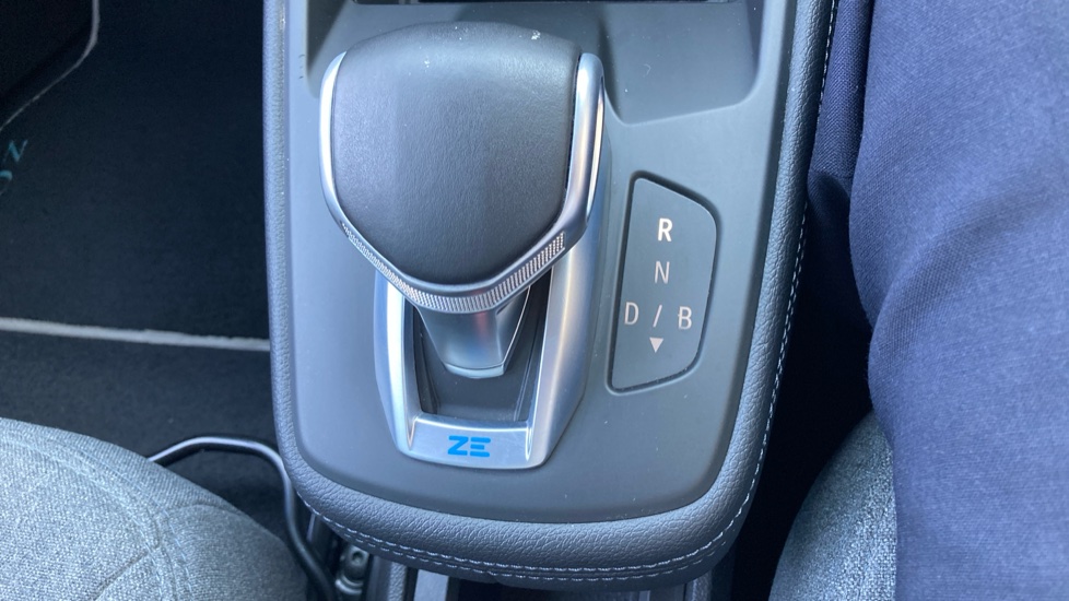 Renault Zoe 100kW Iconic R135 50kWh Rapid Charge 5dr Auto Electric Hatchback - Image 33