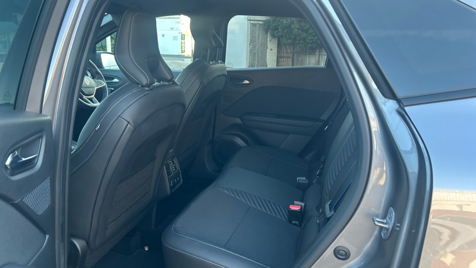 Renault Symbioz 1.6 E-Tech FHEV 145 Techno Esprit Alpine 5dr Auto Hybrid Estate - Image 16