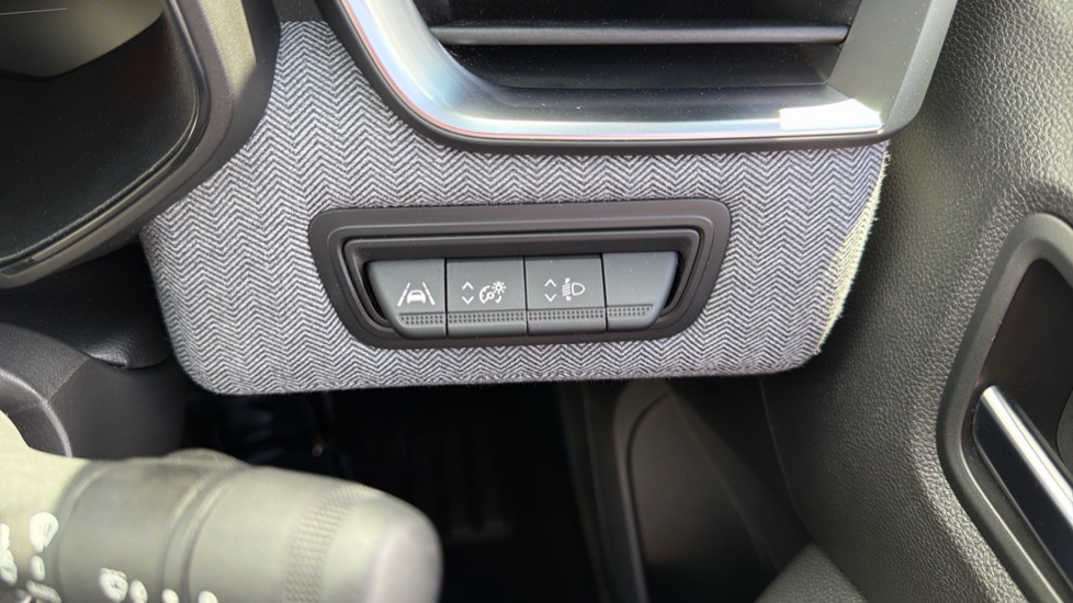 Renault Clio 1.0 TCe 90 Techno 5dr Petrol Hatchback - Image 29