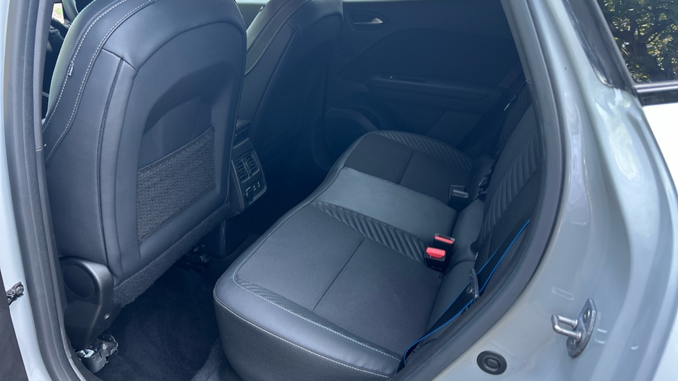 Renault Symbioz 1.6 E-Tech FHEV 145 Techno Esprit Alpine 5dr Auto Hybrid Estate - Image 16