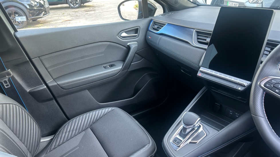 Renault Symbioz 1.6 E-Tech FHEV 145 Techno Esprit Alpine 5dr Auto Hybrid Estate - Image 14