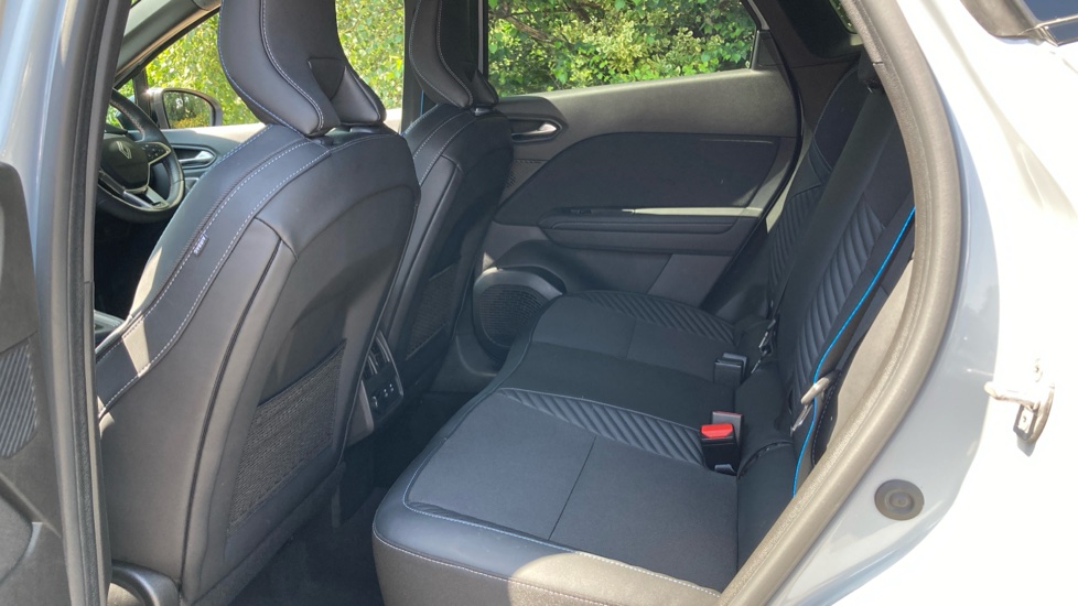 Renault Symbioz 1.6 E-Tech FHEV 145 Techno Esprit Alpine 5dr Auto Hybrid Estate - Image 16