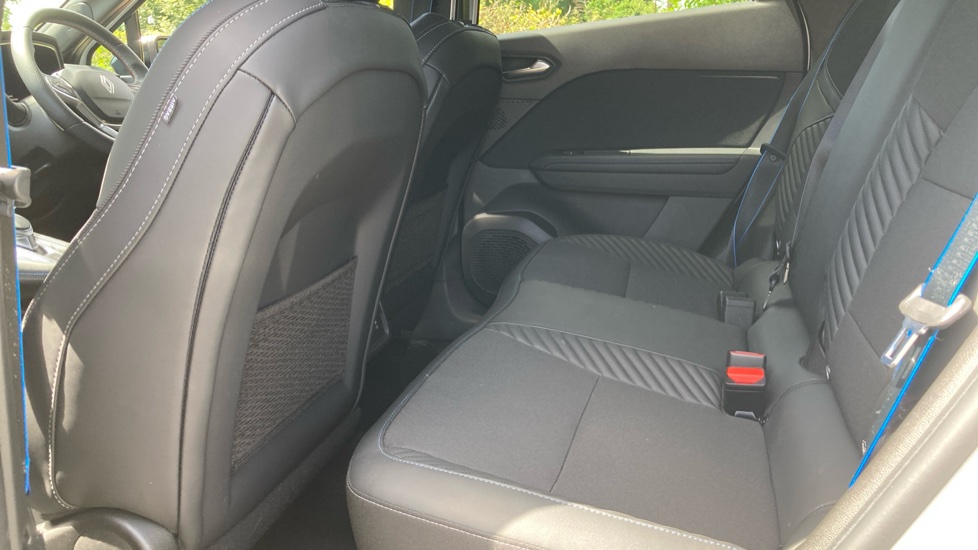 Renault Symbioz 1.6 E-Tech FHEV 145 Techno Esprit Alpine 5dr Auto Hybrid Estate - Image 16