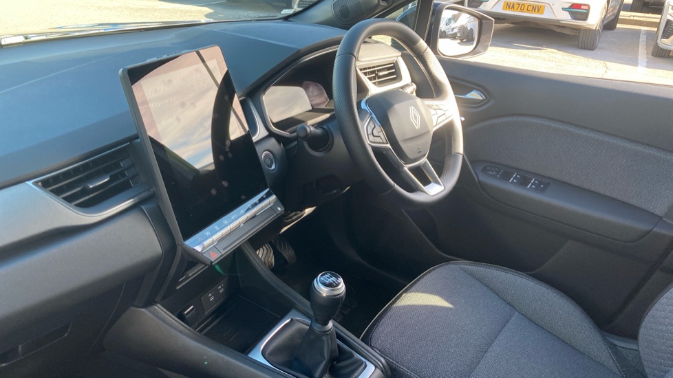 Renault Captur 1.2 TCE 115 Techno 5dr Petrol Hatchback - Image 9