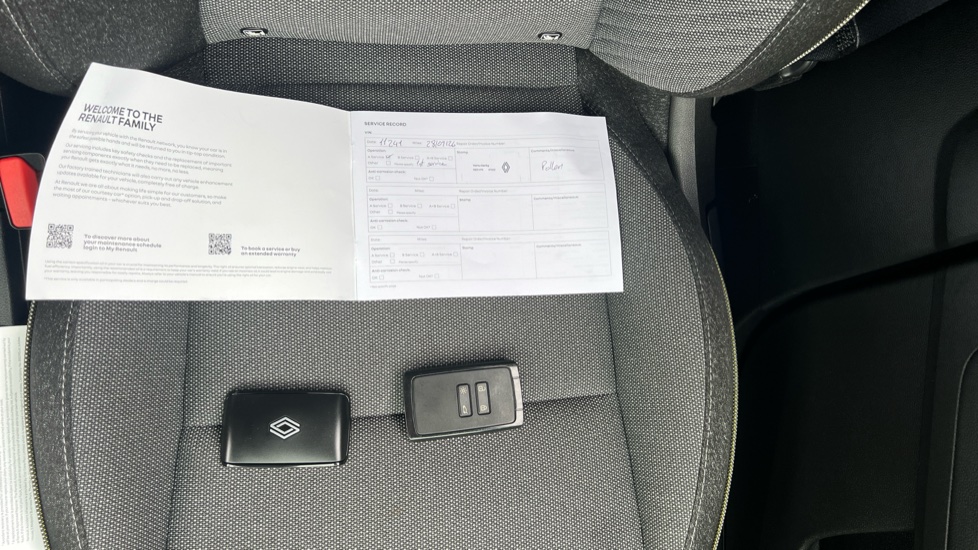 Renault Captur 1.2 TCE 115 Techno 5dr Petrol Hatchback - Image 19