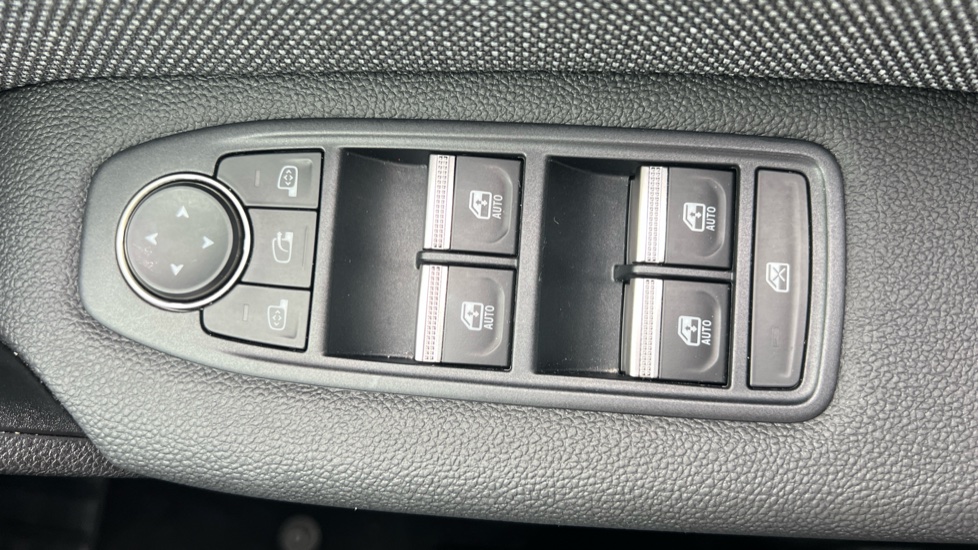 Renault Captur 1.2 TCE 115 Techno 5dr Petrol Hatchback - Image 22