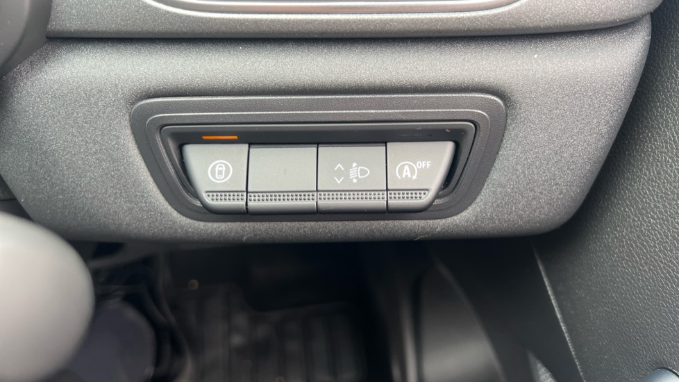 Renault Captur 1.2 TCE 115 Techno 5dr Petrol Hatchback - Image 24