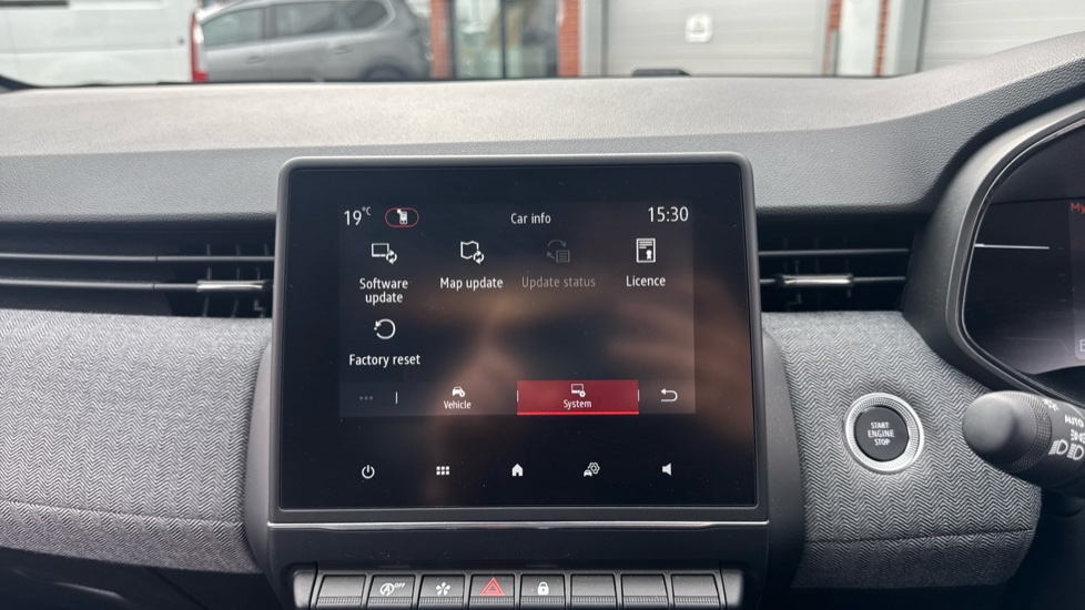 Renault Clio 1.0 TCe 90 Techno 5dr Petrol Hatchback - Image 35