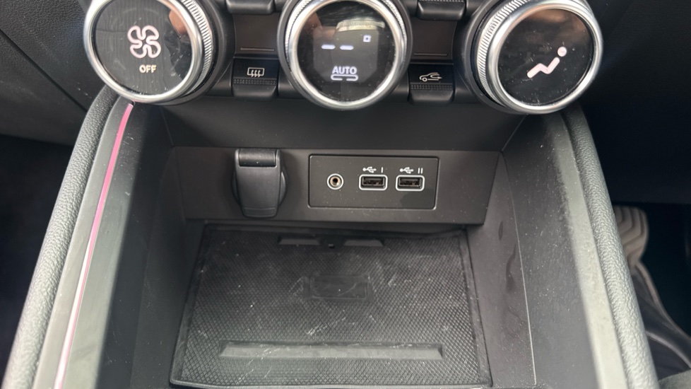 Renault Clio 1.0 TCe 90 Techno 5dr Petrol Hatchback - Image 42