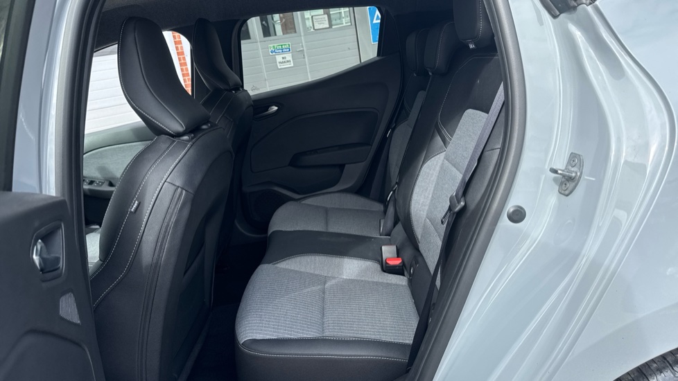 Renault Clio 1.0 TCe 90 Techno 5dr Petrol Hatchback - Image 16