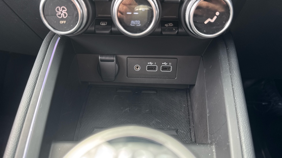 Renault Clio 1.0 TCe 90 Techno 5dr Petrol Hatchback - Image 41