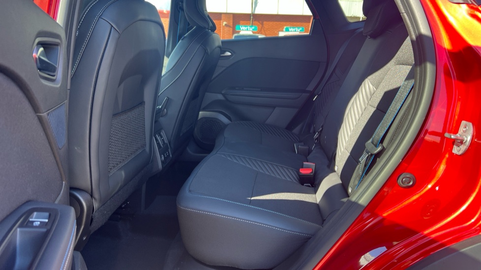 Renault Symbioz 1.8 E-Tech FHEV 160 Techno Esprit Alpine 5dr Auto Hybrid Estate - Image 16