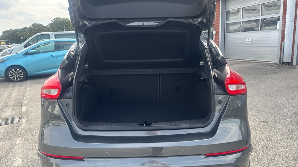 Ford Focus RS 2.3 EcoBoost 5dr Petrol Hatchback - Image 4