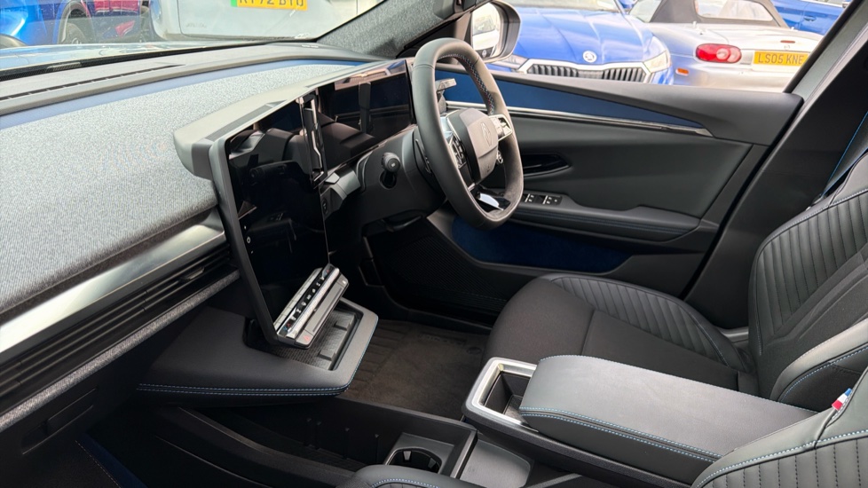 Renault Scenic E-Tech 160kW Iconic Esprit Alpine 87kWh Long Range 5dr AT Electric Estate - Image 9