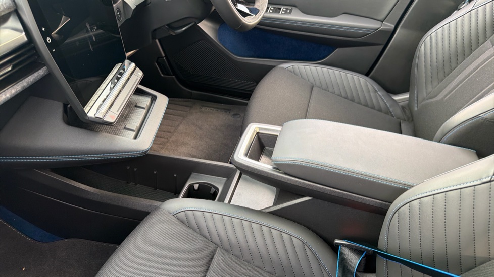 Renault Scenic E-Tech 160kW Iconic Esprit Alpine 87kWh Long Range 5dr AT Electric Estate - Image 13