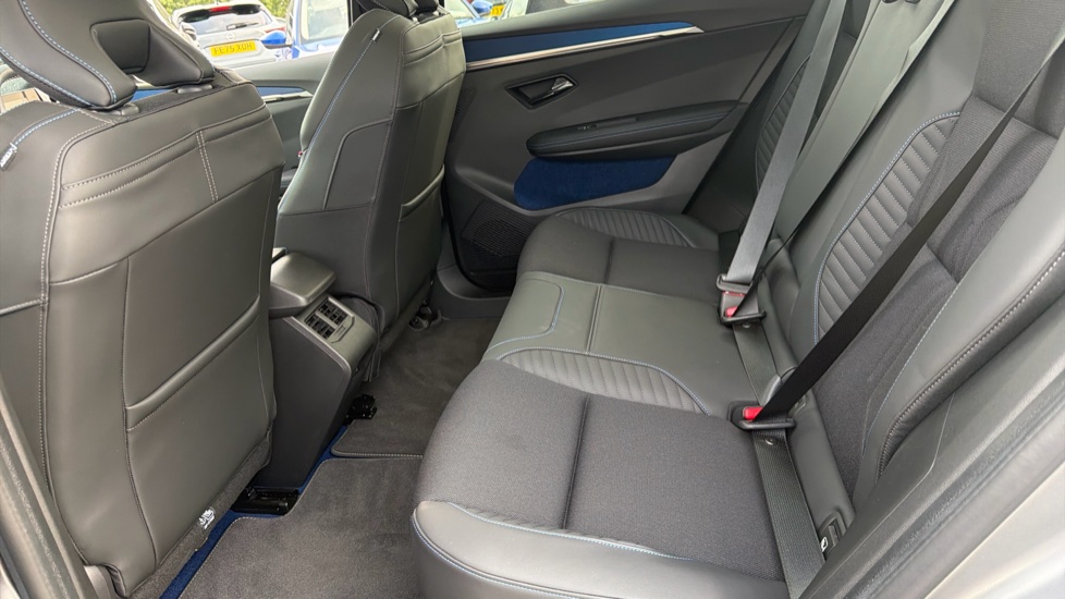 Renault Scenic E-Tech 160kW Iconic Esprit Alpine 87kWh Long Range 5dr AT Electric Estate - Image 16