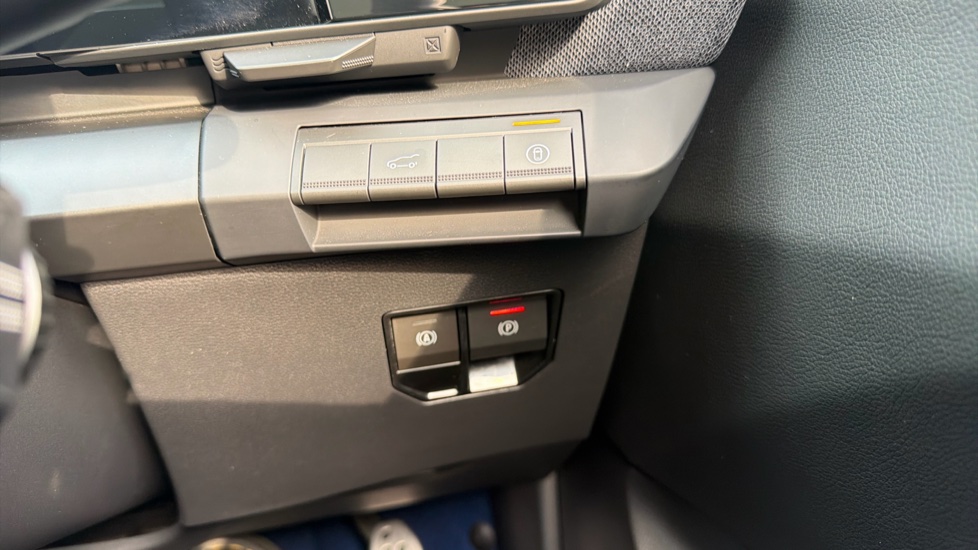 Renault Scenic E-Tech 160kW Iconic Esprit Alpine 87kWh Long Range 5dr AT Electric Estate - Image 35