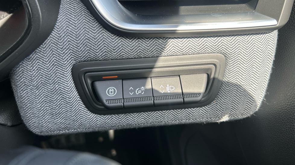 Renault Clio 1.0 TCe 90 Techno 5dr Petrol Hatchback - Image 36