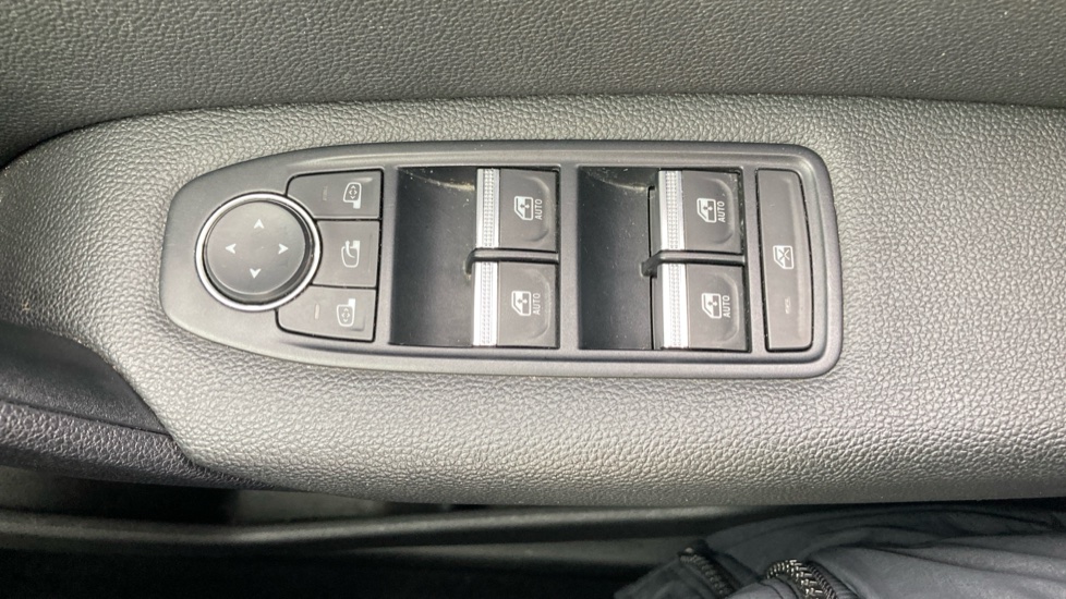 Renault Captur 1.0 TCE 90 Techno 5dr Petrol Hatchback - Image 28