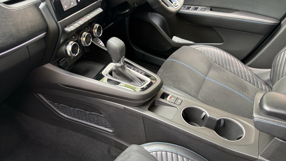 Renault Arkana 1.6 E-Tech FHEV 145 Esprit Alpine 5dr Auto Hybrid Estate - Image 13