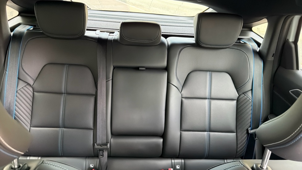 Renault Arkana 1.6 E-Tech FHEV 145 Esprit Alpine 5dr Auto Hybrid Estate - Image 15