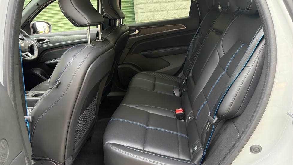 Renault Arkana 1.6 E-Tech FHEV 145 Esprit Alpine 5dr Auto Hybrid Estate - Image 16