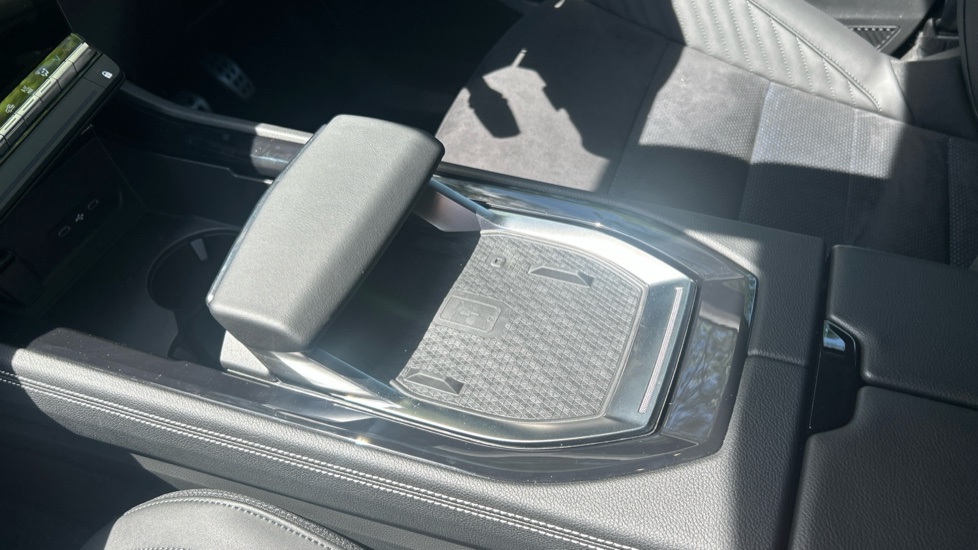 Renault Rafale E-Tech FHEV Techno Esprit Alpine 5dr Auto 4C Hybrid Estate - Image 13
