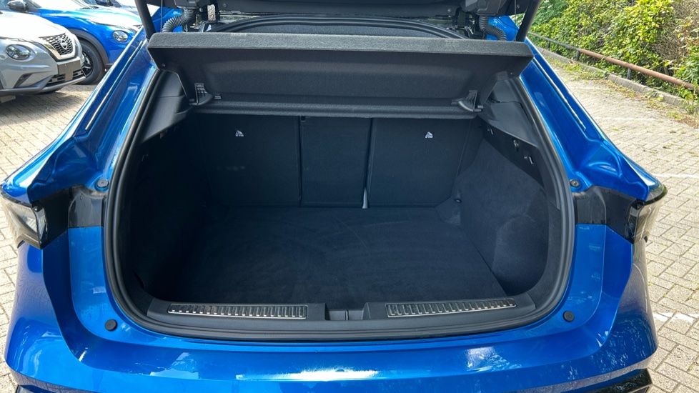 Renault Rafale E-Tech FHEV Iconic Esprit Alpine 5dr Auto 4C Hybrid Estate - Image 4