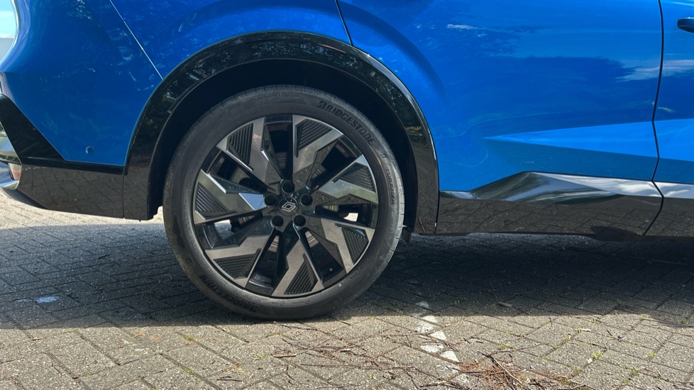 Renault Rafale E-Tech FHEV Iconic Esprit Alpine 5dr Auto 4C Hybrid Estate - Image 7