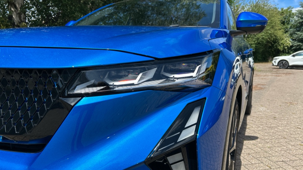 Renault Rafale E-Tech FHEV Iconic Esprit Alpine 5dr Auto 4C Hybrid Estate - Image 8