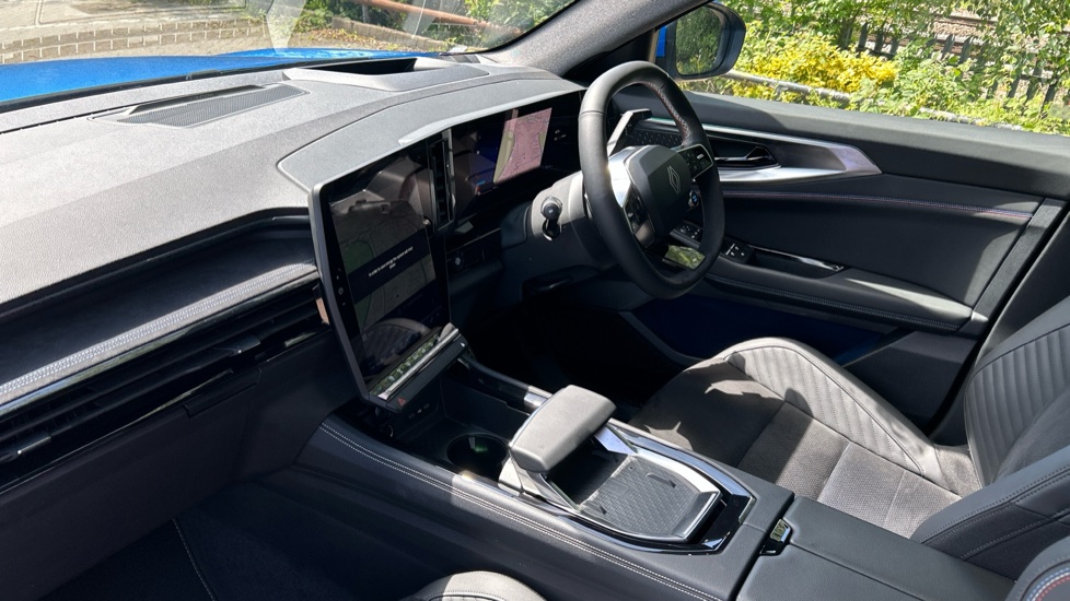 Renault Rafale E-Tech FHEV Iconic Esprit Alpine 5dr Auto 4C Hybrid Estate - Image 9