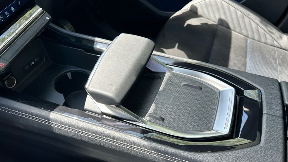 Renault Rafale E-Tech FHEV Iconic Esprit Alpine 5dr Auto 4C Hybrid Estate - Image 13