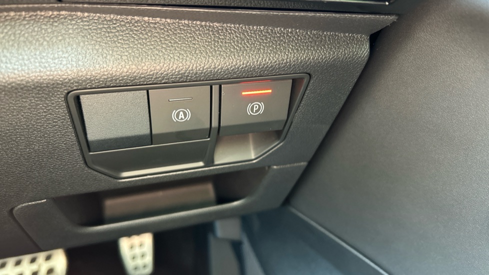Renault Rafale E-Tech FHEV Iconic Esprit Alpine 5dr Auto 4C Hybrid Estate - Image 22