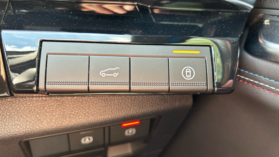 Renault Rafale E-Tech FHEV Iconic Esprit Alpine 5dr Auto 4C Hybrid Estate - Image 23