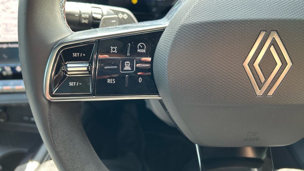 Renault Rafale E-Tech FHEV Iconic Esprit Alpine 5dr Auto 4C Hybrid Estate - Image 29