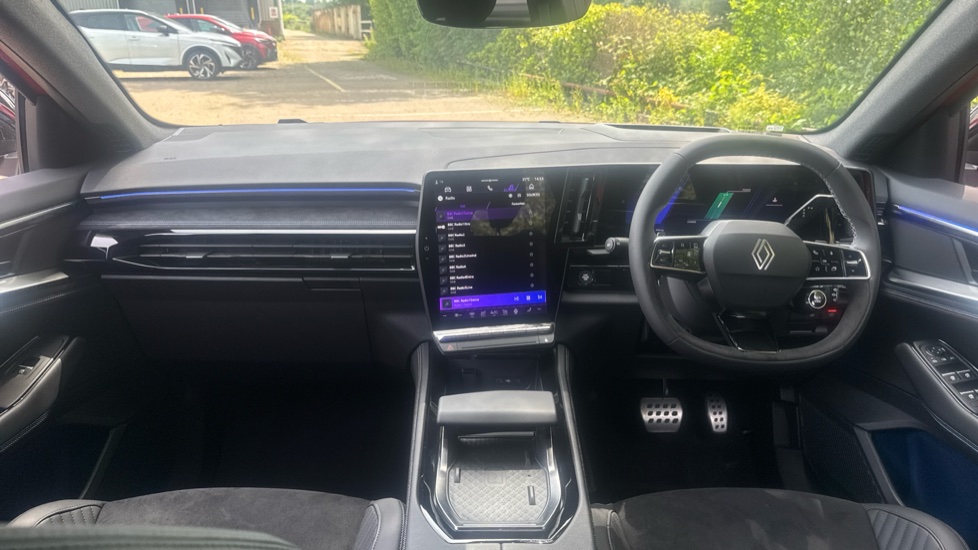 Renault Rafale E-Tech FHEV Techno Esprit Alpine 5dr Auto 4C Hybrid Estate - Image 10