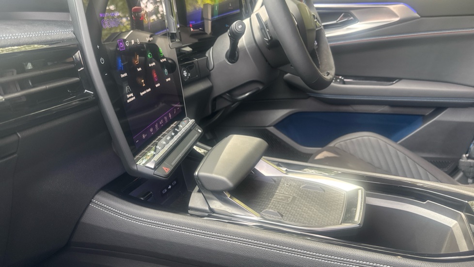 Renault Rafale E-Tech FHEV Techno Esprit Alpine 5dr Auto 4C Hybrid Estate - Image 13