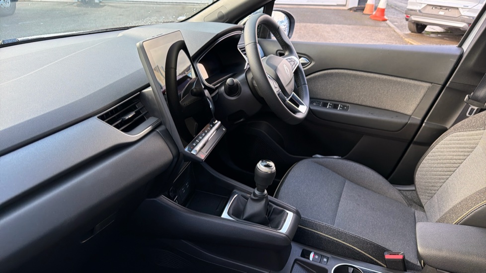 Renault Captur 1.2 TCE 115 Techno 5dr Petrol Hatchback - Image 9