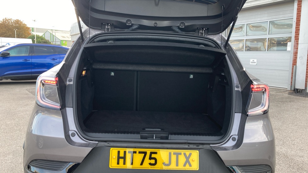 Renault Captur 1.2 TCE 115 Techno 5dr Petrol Hatchback - Image 4