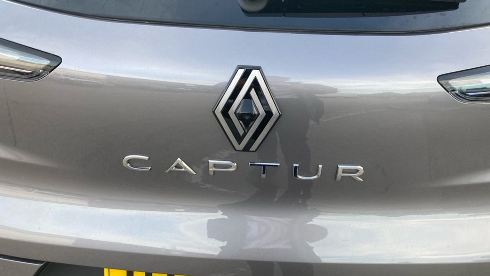 Renault Captur 1.2 TCE 115 Techno 5dr Petrol Hatchback - Image 35