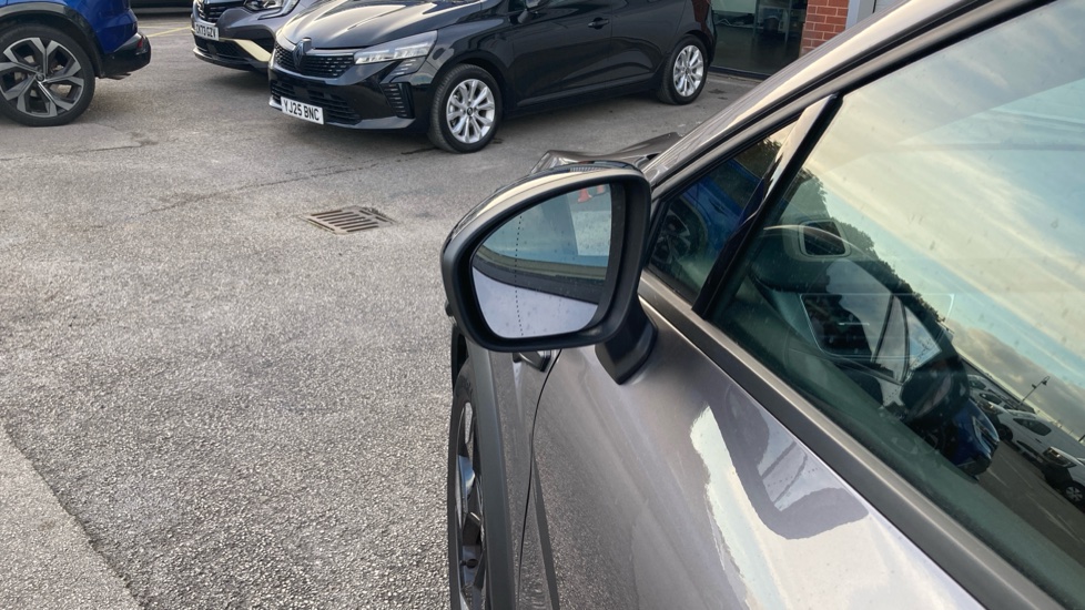 Renault Captur 1.2 TCE 115 Techno 5dr Petrol Hatchback - Image 37