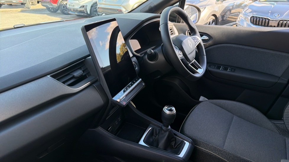 Renault Captur 1.2 TCE 115 Techno 5dr Petrol Hatchback - Image 9