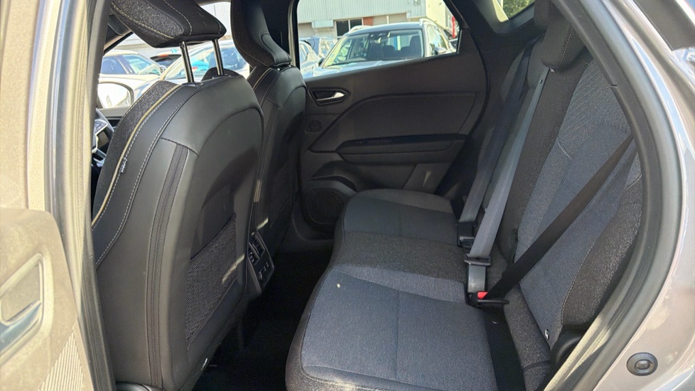 Renault Captur 1.2 TCE 115 Techno 5dr Petrol Hatchback - Image 16