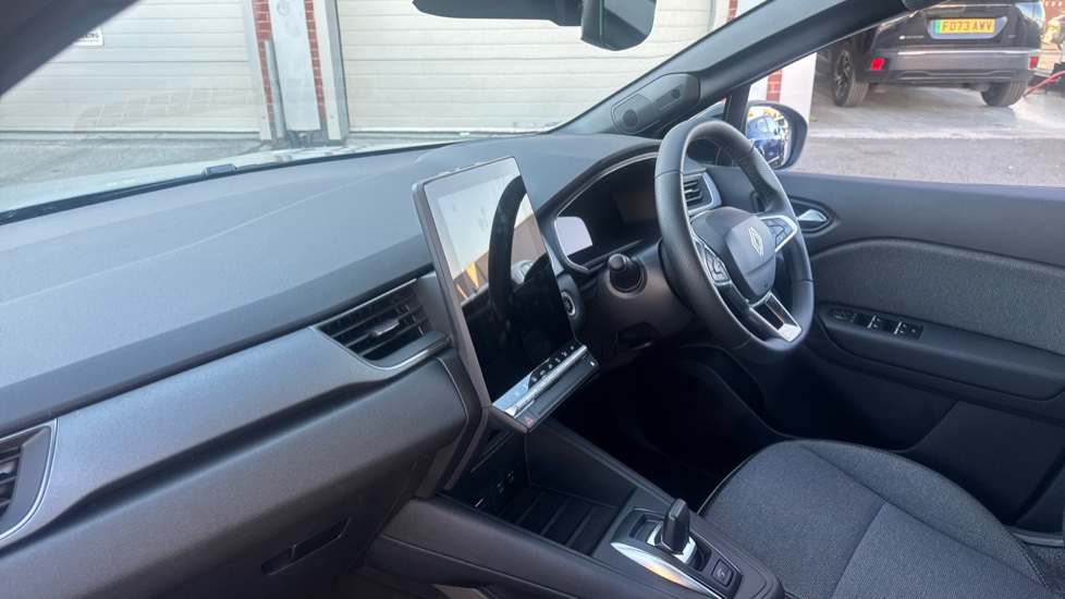 Renault Symbioz 1.8 E-Tech FHEV 160 Techno 5dr Auto Hybrid Estate - Image 9