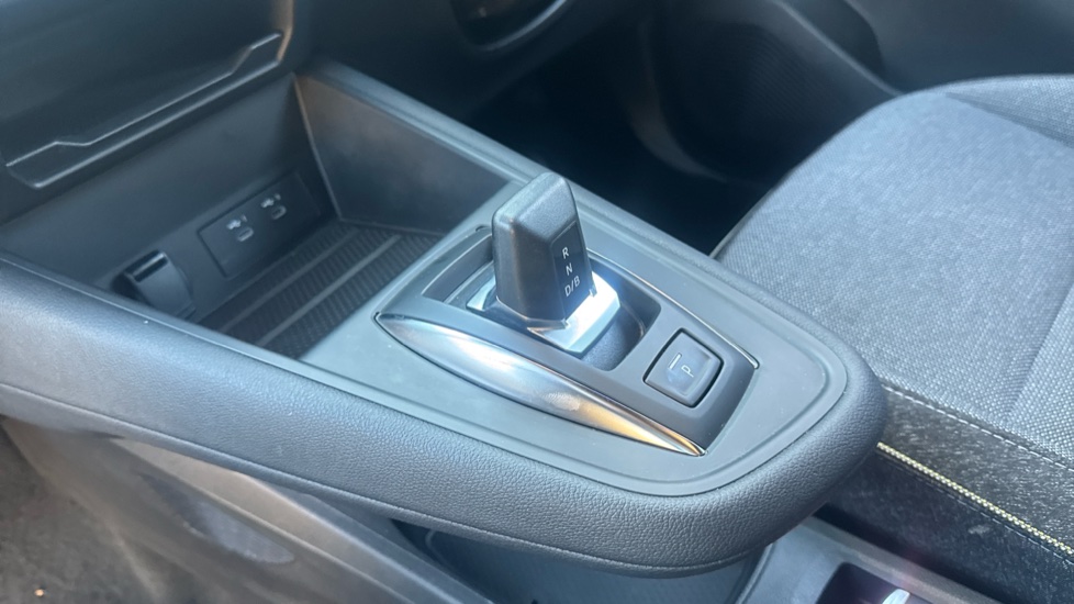 Renault Symbioz 1.8 E-Tech FHEV 160 Techno 5dr Auto Hybrid Estate - Image 13