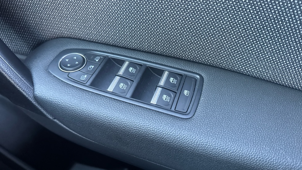Renault Symbioz 1.8 E-Tech FHEV 160 Techno 5dr Auto Hybrid Estate - Image 27