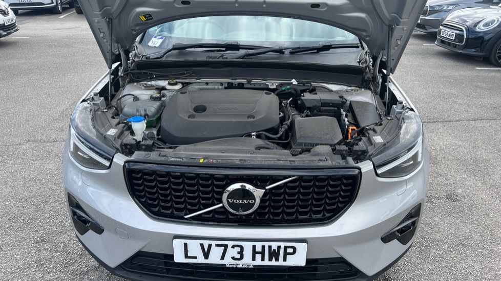 Volvo XC40 2.0 B4P Ultimate Dark 5dr Auto Petrol Estate - Image 8