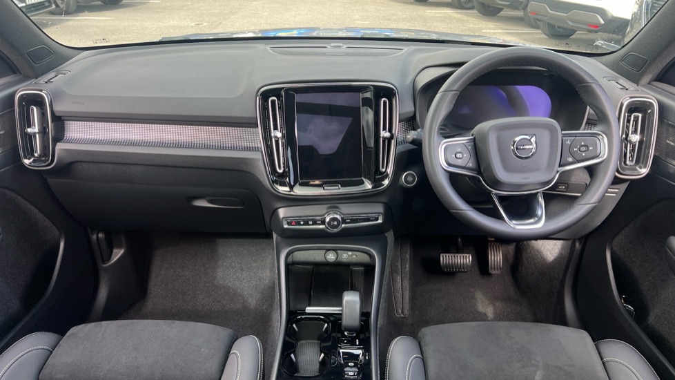 Volvo XC40 2.0 B4P Ultimate Dark 5dr Auto Petrol Estate - Image 10