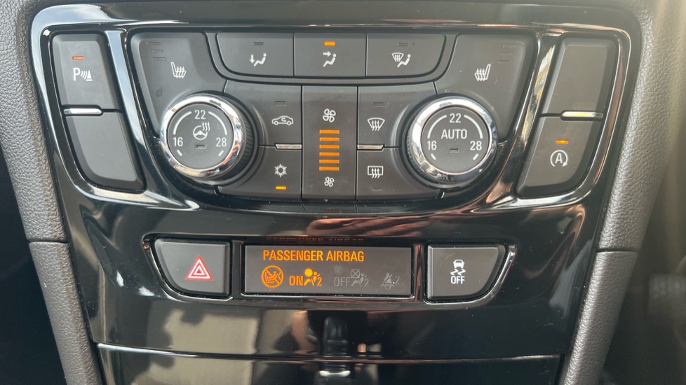 Vauxhall Mokka X 1.6i Active 5dr Petrol Hatchback - Image 42