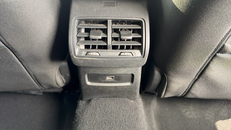Citroen C4 1.2 PureTech [130] Shine 5dr Petrol Hatchback - Image 28